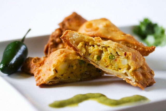 Vegyes zöldséges pite hagymával és csicseriborsóval