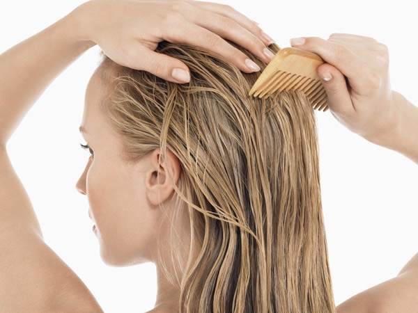 8 egyszerű tipp a fényes, selymes haj eléréséhez