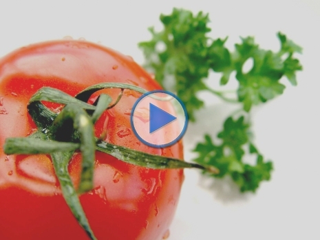 Hogyan vágjunk fel gyorsan sok-sok paradicsomot?