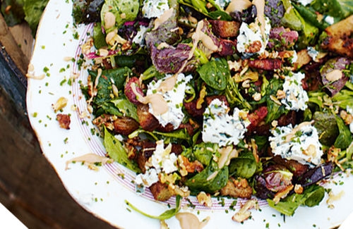 Tavaszi csirkés, kék sajtos saláta