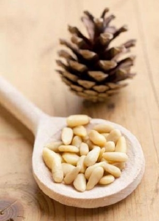 A fenyőmag bőrre és hajra gyakorolt jótékony hatása